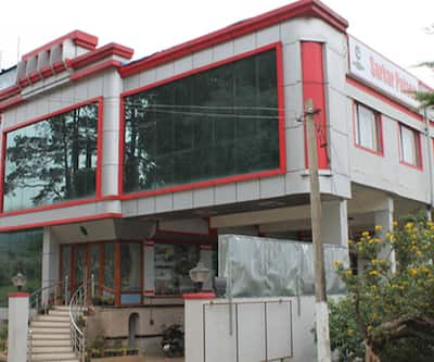 https://imgcld.yatra.com/ytimages/image/upload/t_hotel_yatra_city_desktop/v1479212226/Domestic Hotels/Hotels_Ooty/Hotel Sarkar Palace/Overview.jpg